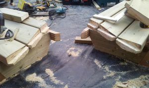 Construction of a strong self supporting corner seat